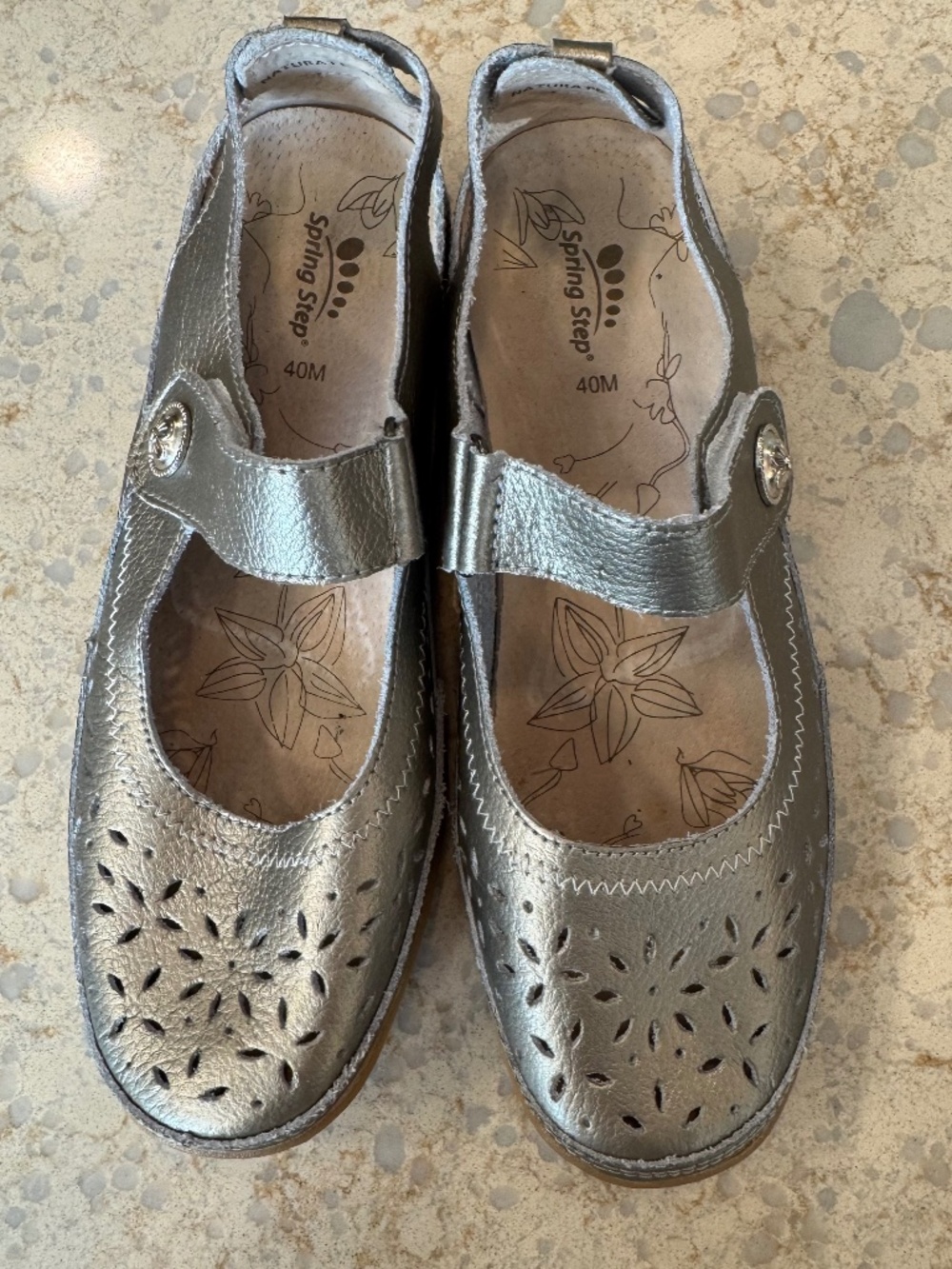 Women's, size EU 40 or US 9.5M, Silver Leather Spring Step Mary Janes flats.